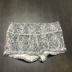 Fleo shorts size medium